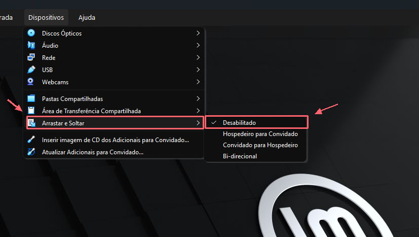 Menu Dispositivos aberto no VirtualBox. Contornos e setas corais destacam Arrastar e Soltar e a opção Desabilitado marcada nesta captura.