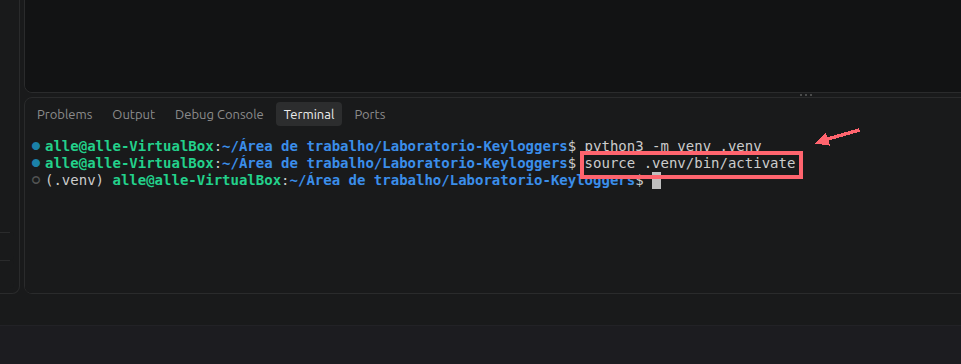 Terminal integrado com o comando source .venv/bin/activate destacado por um contorno coral e uma seta; o prefixo (.venv) aparece no prompt após a ativação.